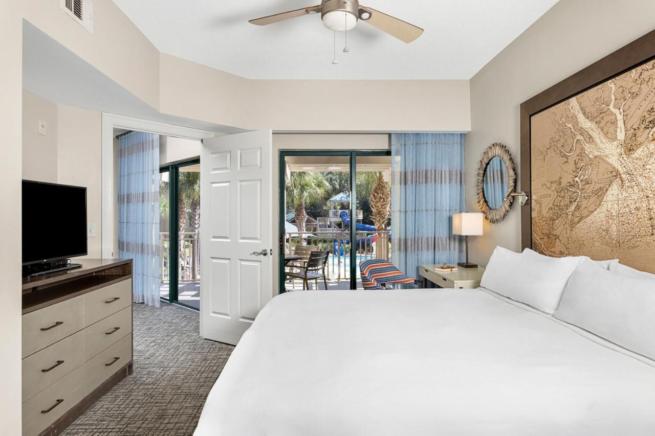 Two-Bedroom Villa One King Two Queen Beds Sofa Bed Garden View