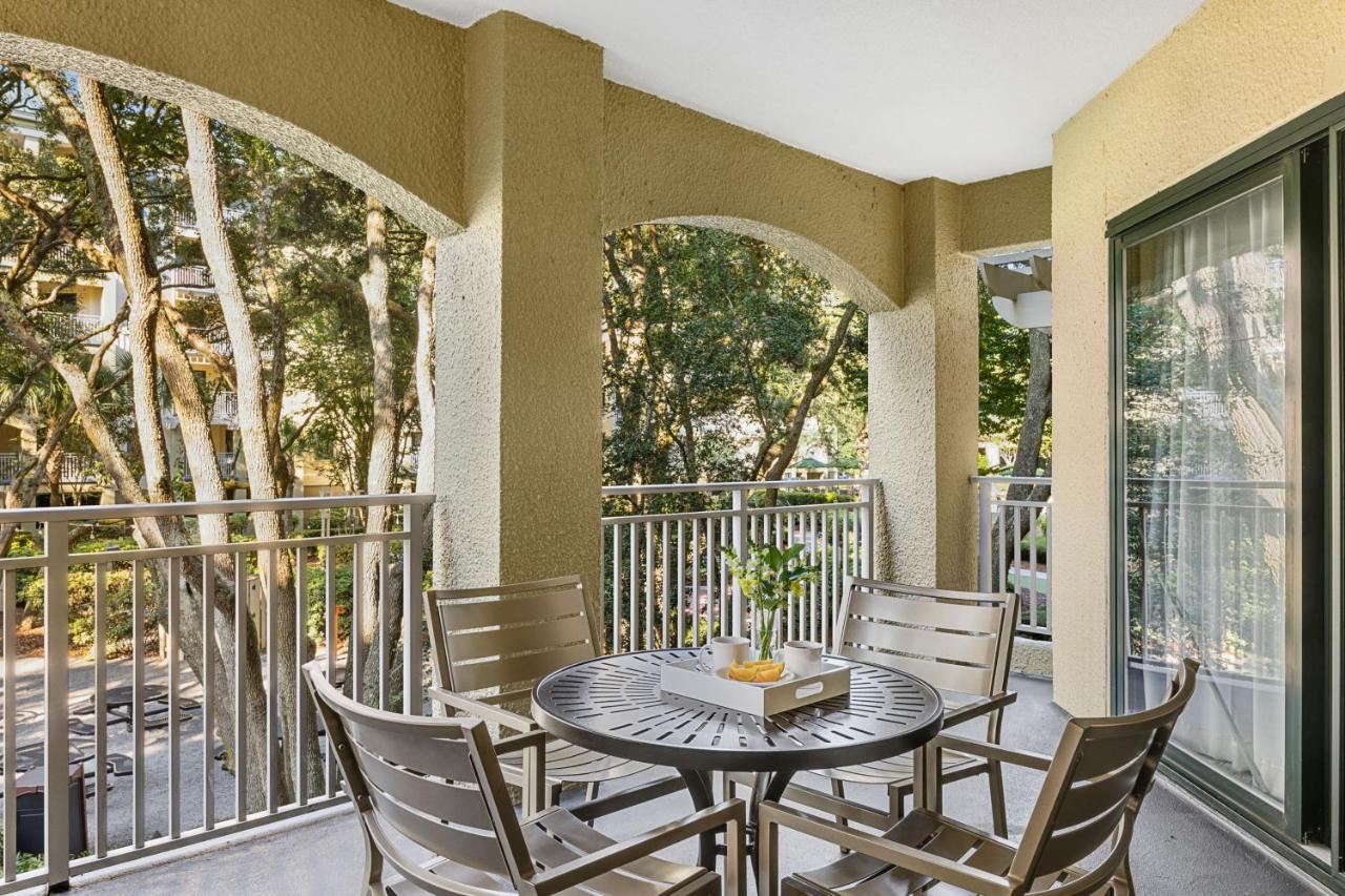 Two-Bedroom Villa One King Two Queen Beds Sofa Bed Courtyard View