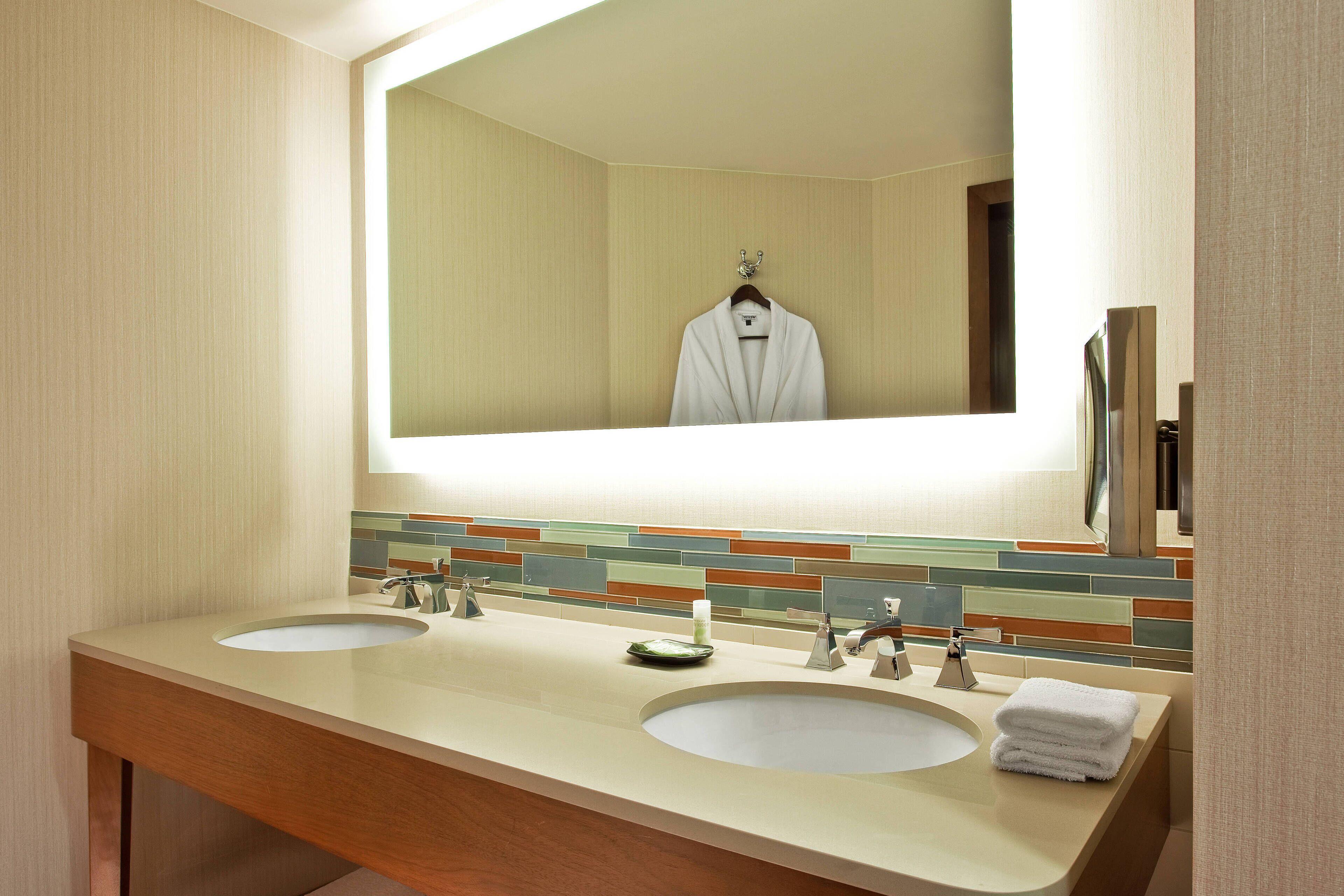 Carolina King Ocean View 1 Bedroom Suite 1 King Sofa bed