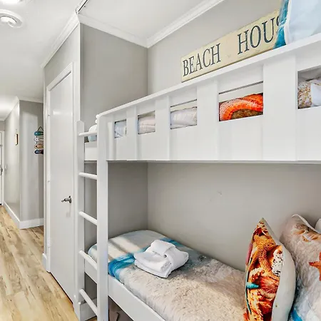 Ocean Dunes Villas: Beachfront Retreat with Heated Pool-3